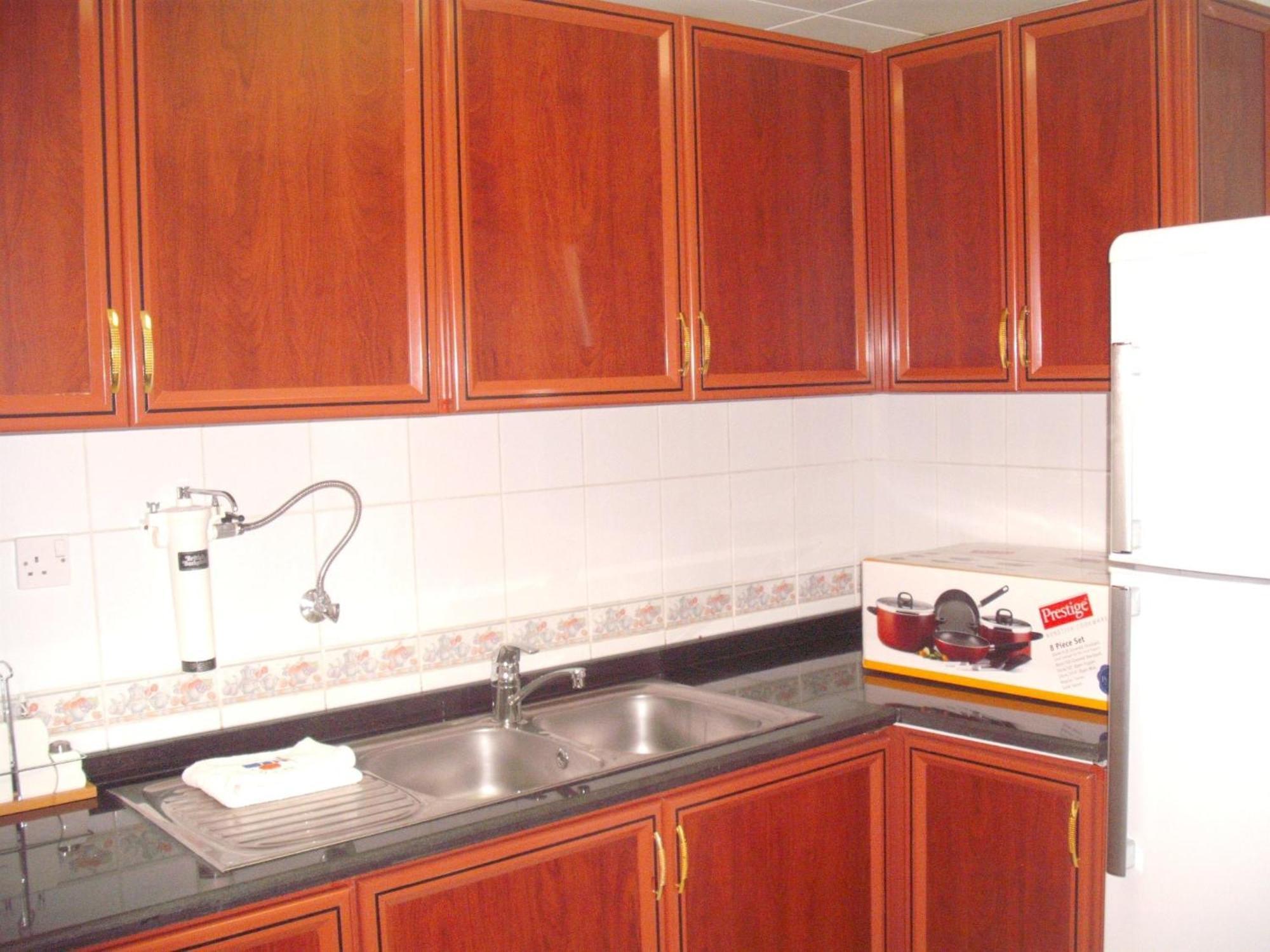 Abu Dhabi Plaza Hotel Apartments Exterior photo