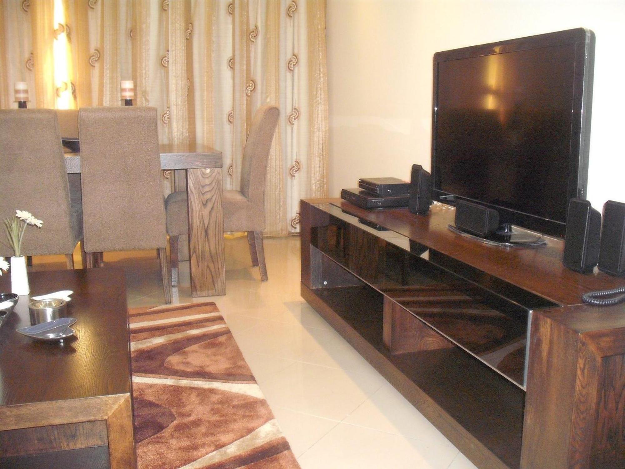 Abu Dhabi Plaza Hotel Apartments Exterior photo