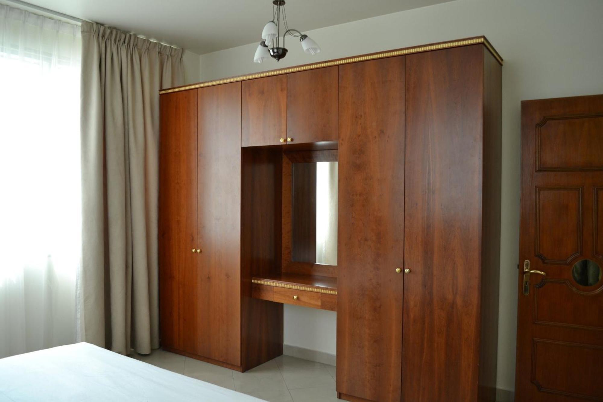Abu Dhabi Plaza Hotel Apartments Exterior photo