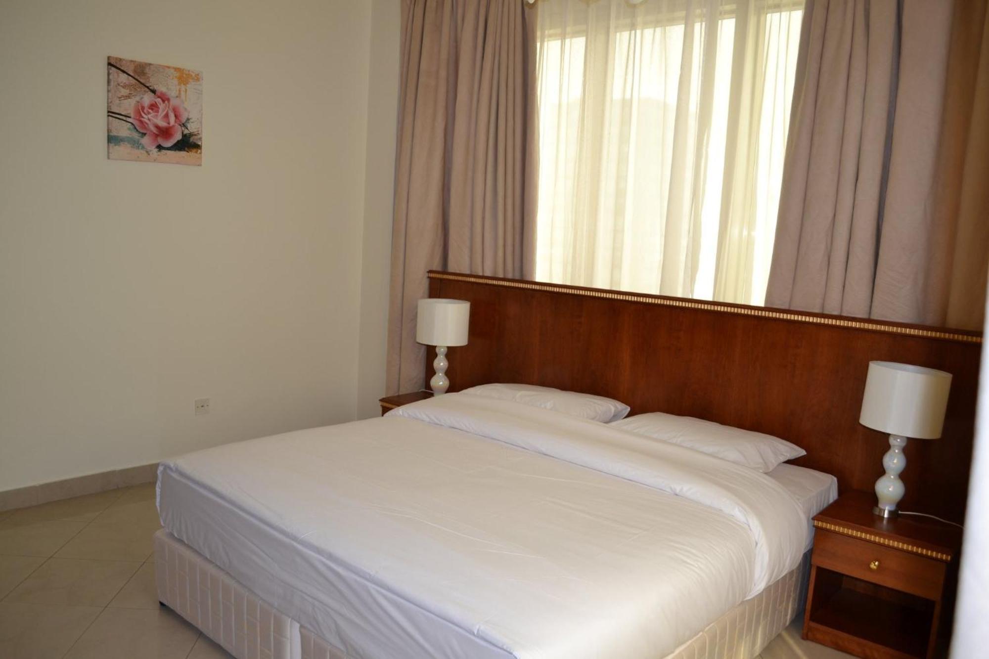 Abu Dhabi Plaza Hotel Apartments Exterior photo