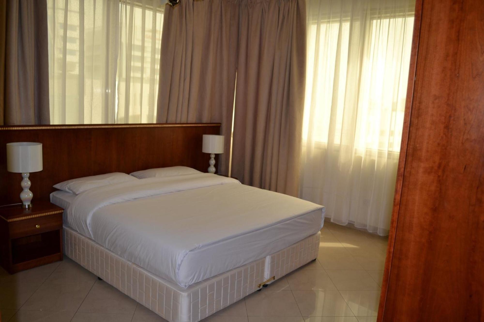 Abu Dhabi Plaza Hotel Apartments Exterior photo