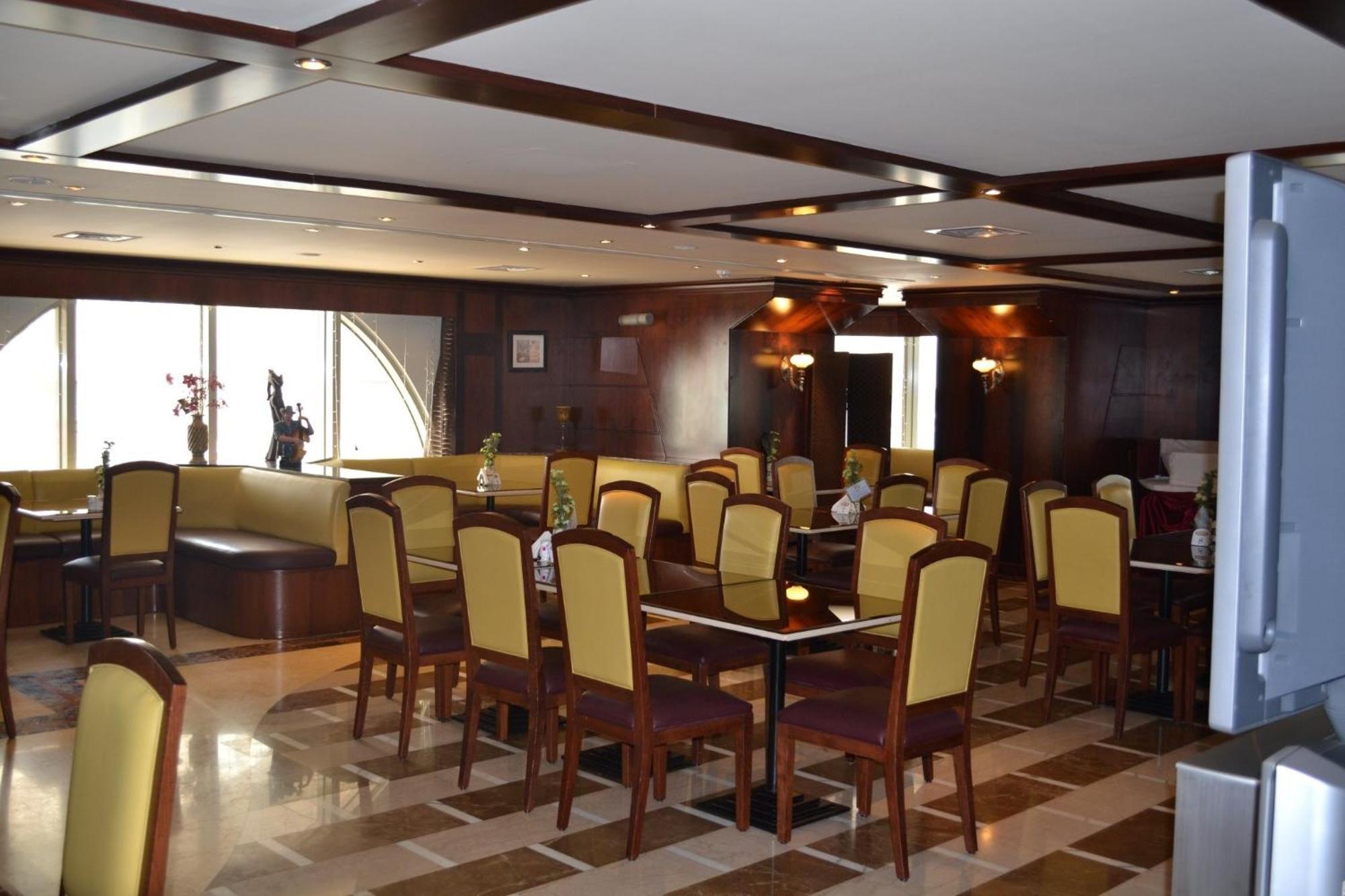Abu Dhabi Plaza Hotel Apartments Exterior photo