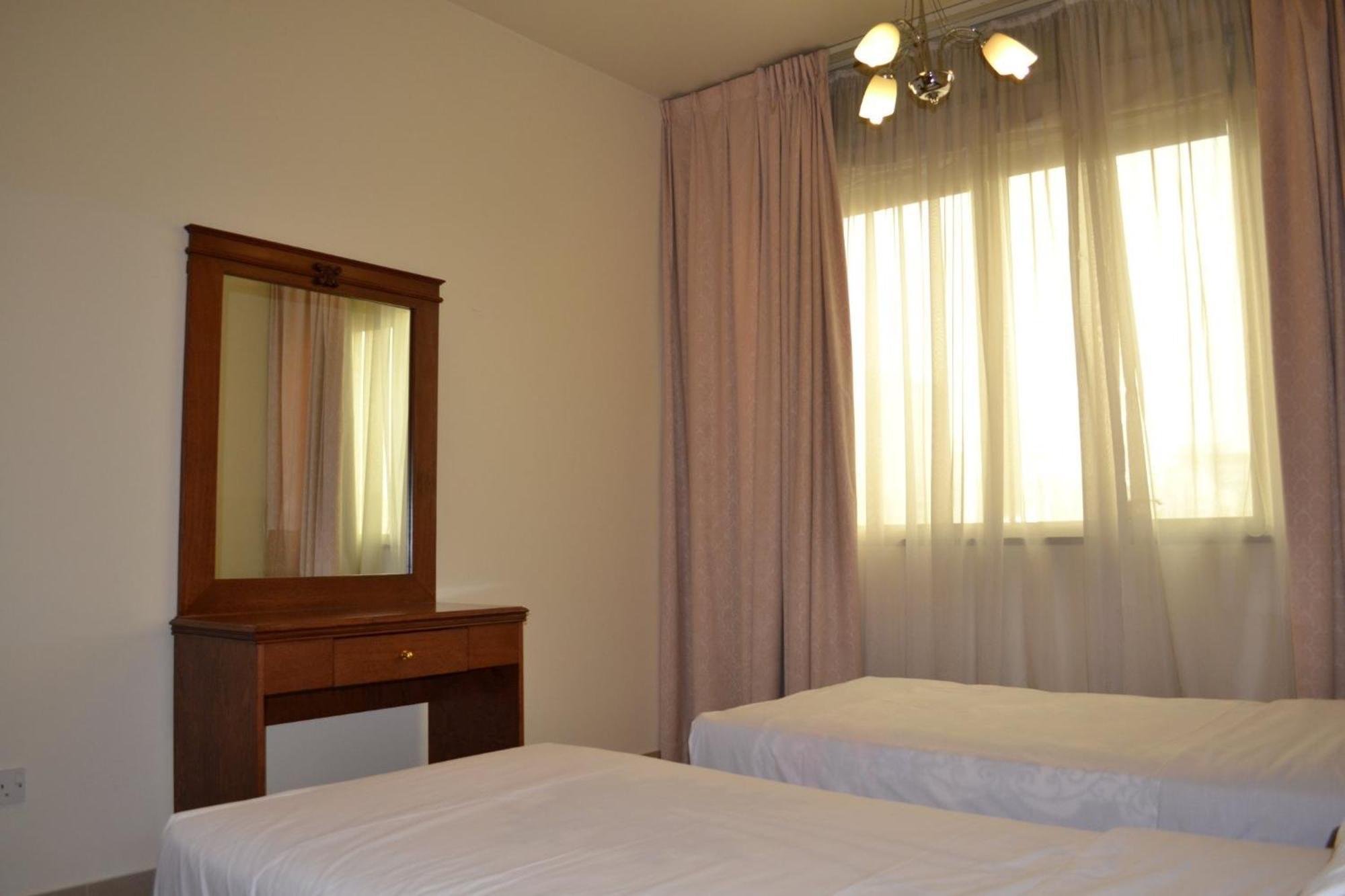 Abu Dhabi Plaza Hotel Apartments Exterior photo