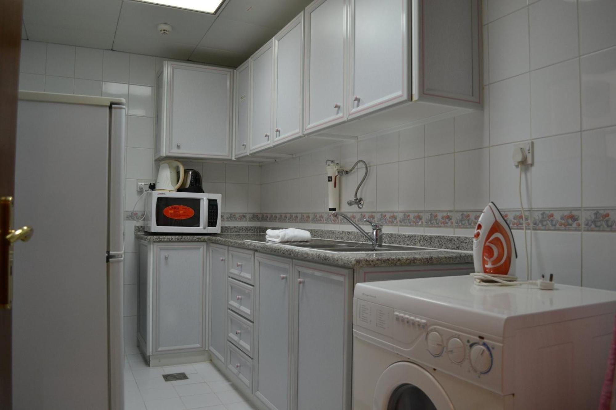 Abu Dhabi Plaza Hotel Apartments Exterior photo